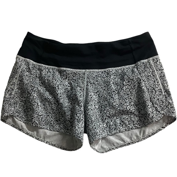 Lululemon Run Times Short (4-way Stretch 4") Daisy White Black / Black Sz 6 - Picture 5 of 11